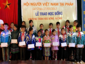 Đợt trao học bổng lần một cho trẻ em Lai Châu. Dự án 2017-2019.